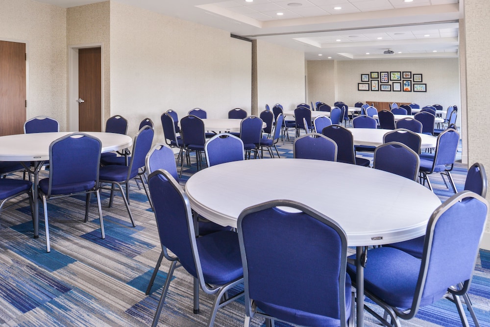 Holiday Inn Express & Suites Siloam Springs by IHG - photo 49