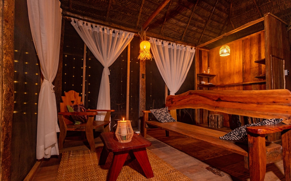 Awaken Yoga Eco Resort in Amazon jungle — hotel in Indiana
