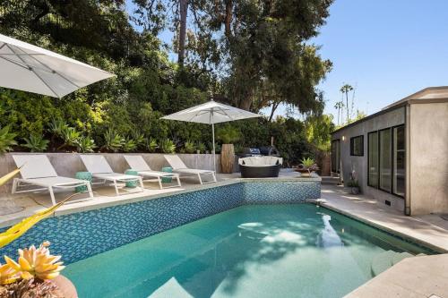 Beverly Hills Canyon Villa by Stay Awhile Villas — 4-Star Luxury Hotel in Los Angeles, United States