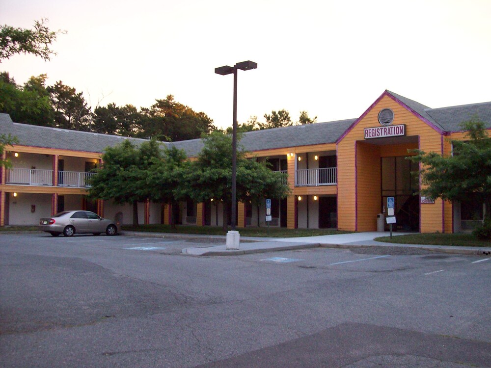 Courtesy Inn - carbon neutral hotel in Unknown City
