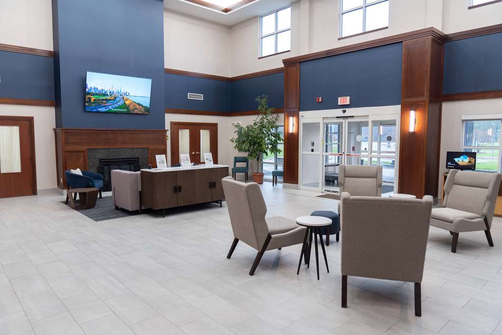 La Quinta Inn & Suites by Wyndham Bannockburn Deerfield - photo 7