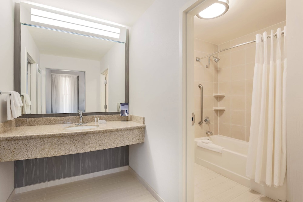 Courtyard by Marriott Pittsburgh Downtown - photo 18