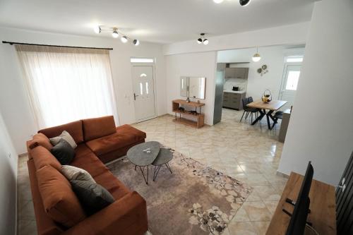 Anna's Apartments — 4-Star Luxury Hotel in Kremasti, Greece