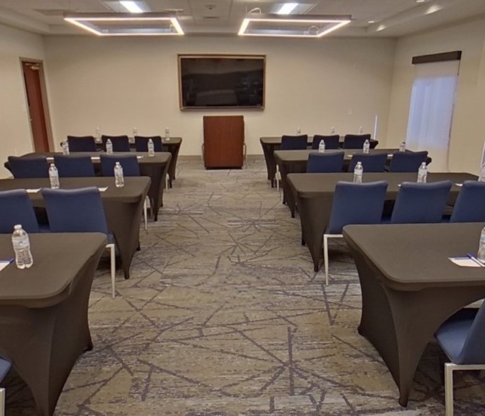 Holiday Inn Express and Suites Tuscaloosa University an IHG Hotel - photo 53