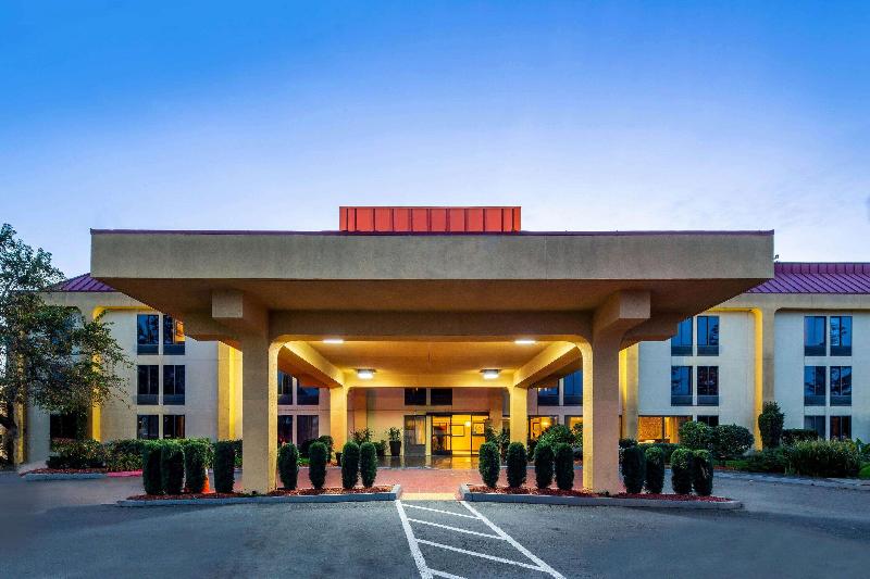 La Quinta Inn & Suites Oakland Airport Coliseum - photo 3