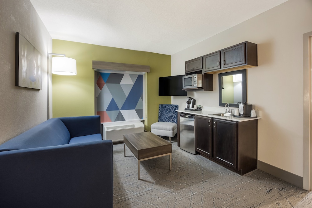 Holiday Inn Express Hotel & Suites PERRY by IHG - photo 27