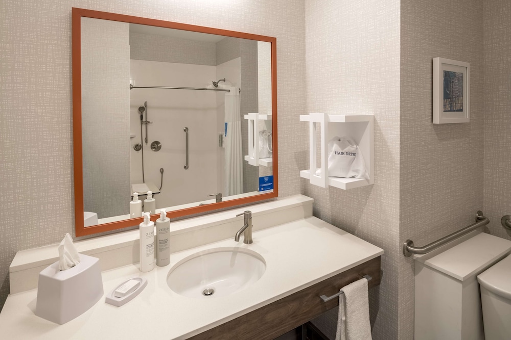 Hampton Inn & Suites Huntington Downtown - photo 13