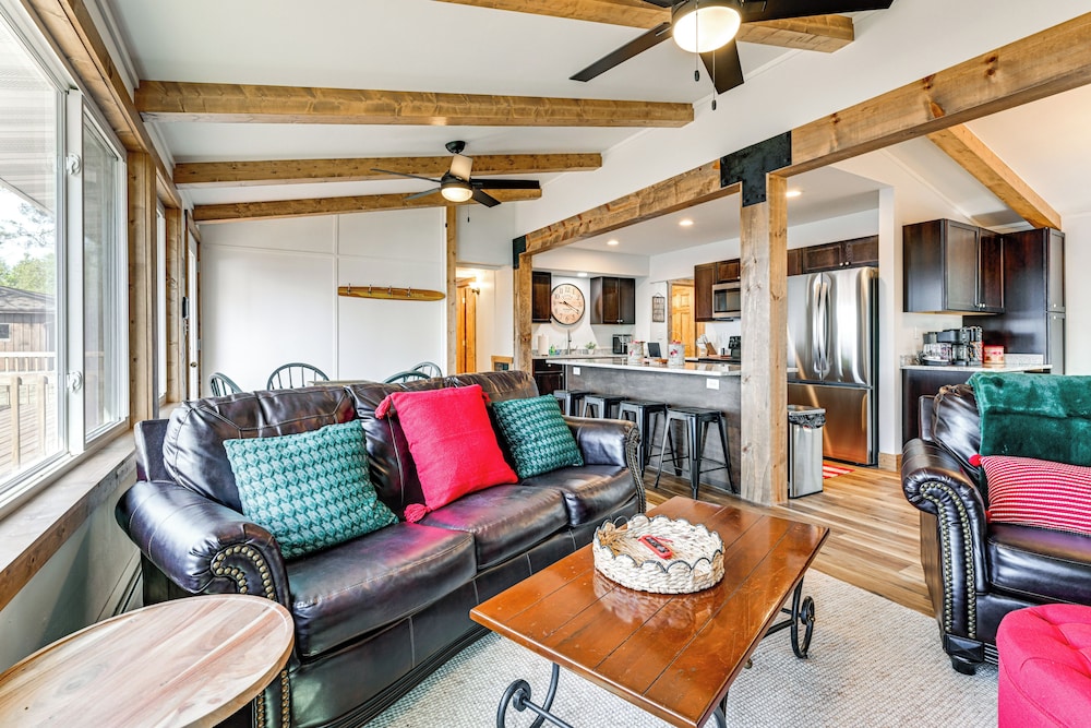 Family Friendly Lakefront Retreat In Tomahawk — Tomahawk