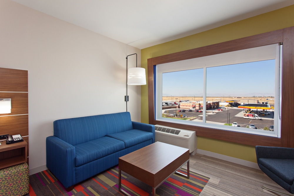 Holiday Inn Express & Suites Brigham City North Utah by IHG - photo 6