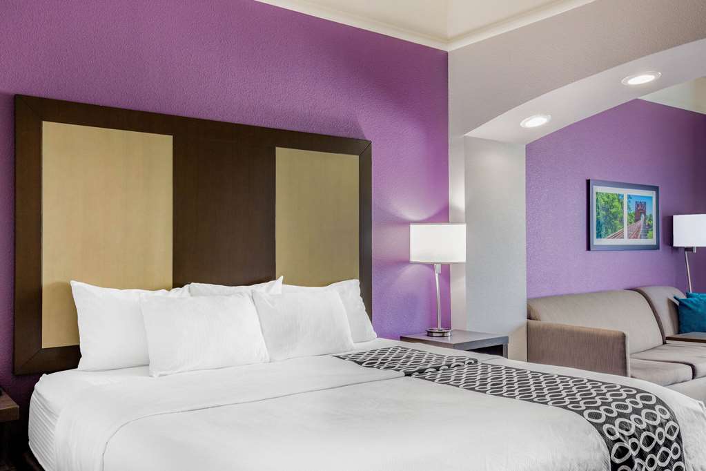 La Quinta Inn & Suites by Wyndham Mission at West McAllen - photo 24