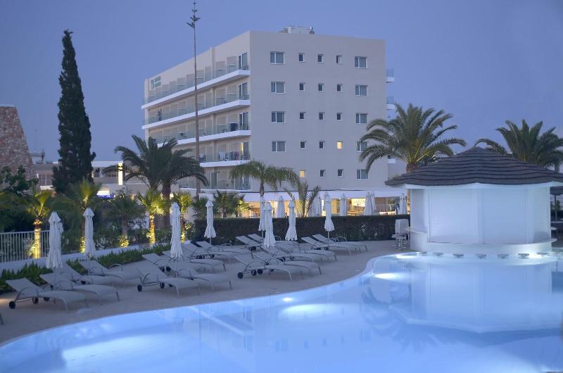 Sunrise Gardens Aparthotel — Paralimni