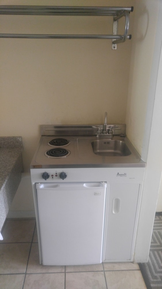 Americourt Extended Stays - photo 8