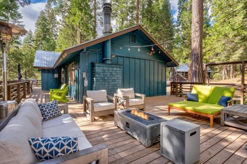 Starlight Cabin — 4-Star Luxury Hotel in Oakhurst, United States