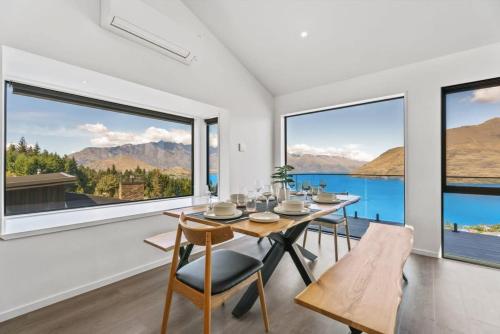 Lakeview Paradise On Wynyard NEW 4 Bedroom — 4-Star Luxury Hotel in Queenstown, New Zealand