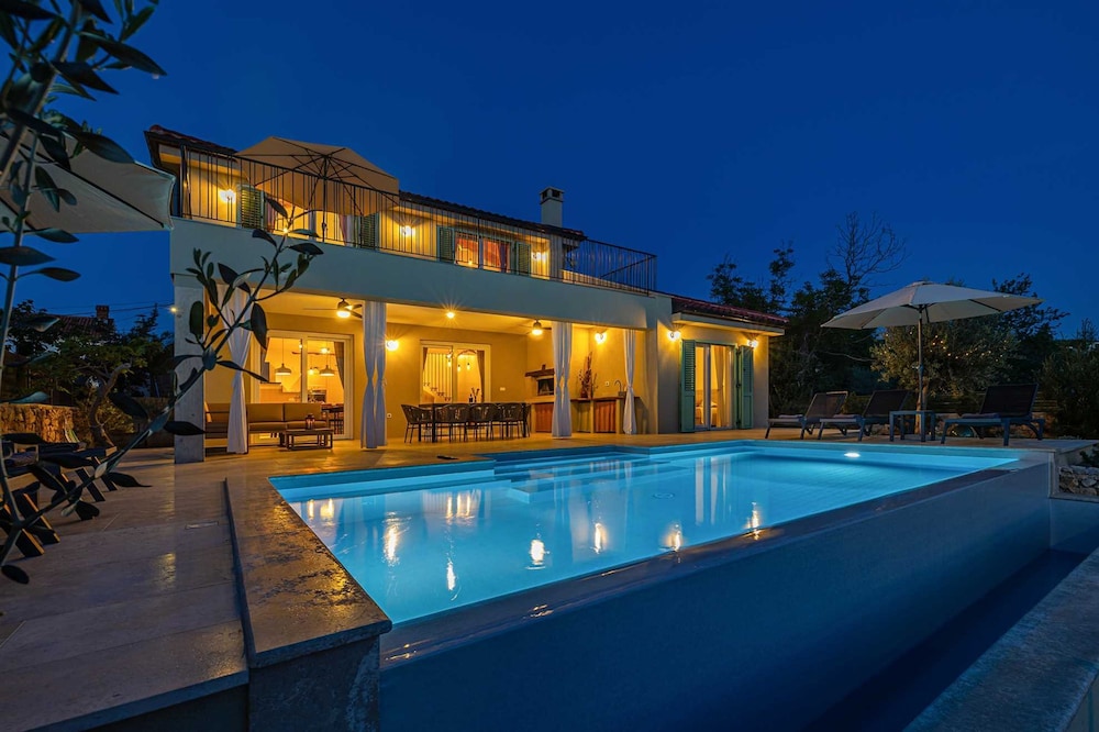 Villa Beachfront — 4-Star Luxury Hotel in Dobrinj, Croatia