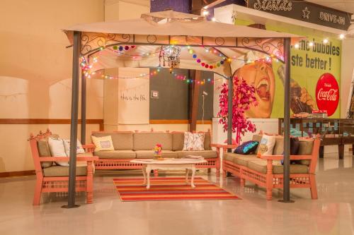 Lone Star Glamp Inn - photo 2