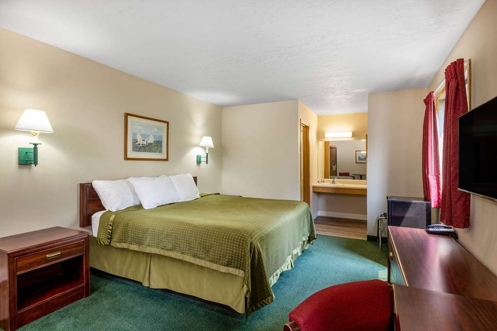 Travelodge by Wyndham Spirit Lake Okoboji - photo 25