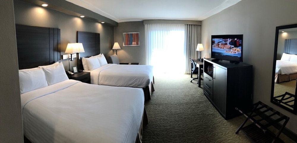 GreenTree Inn & Suites Alhambra - photo 47