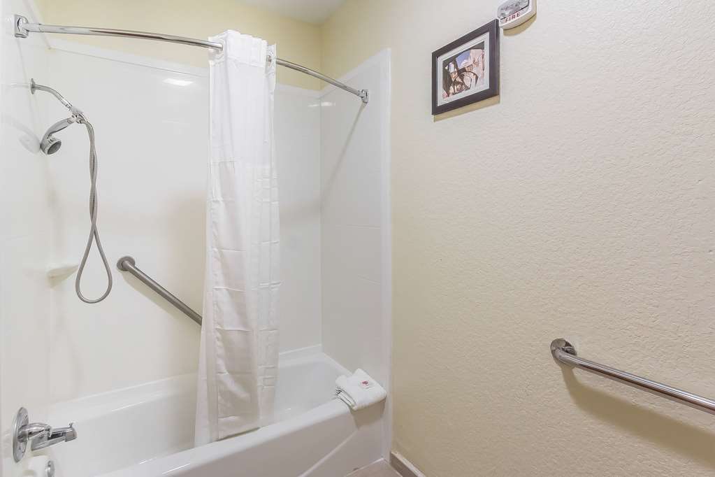 Comfort Inn near Frost Bank Center - photo 17