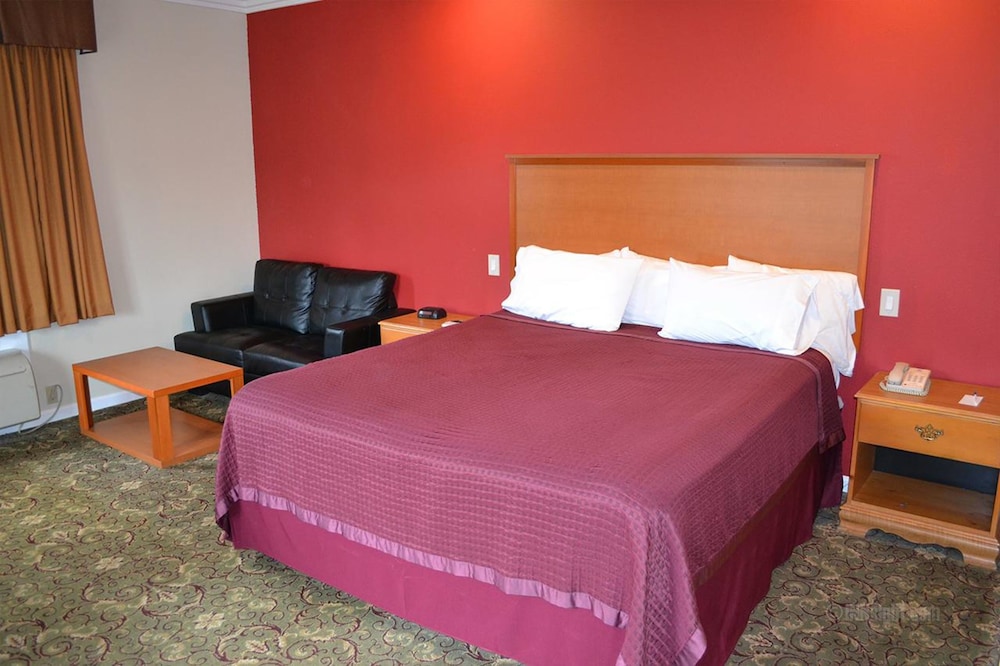 The Miramar Inn and Suites - photo 4