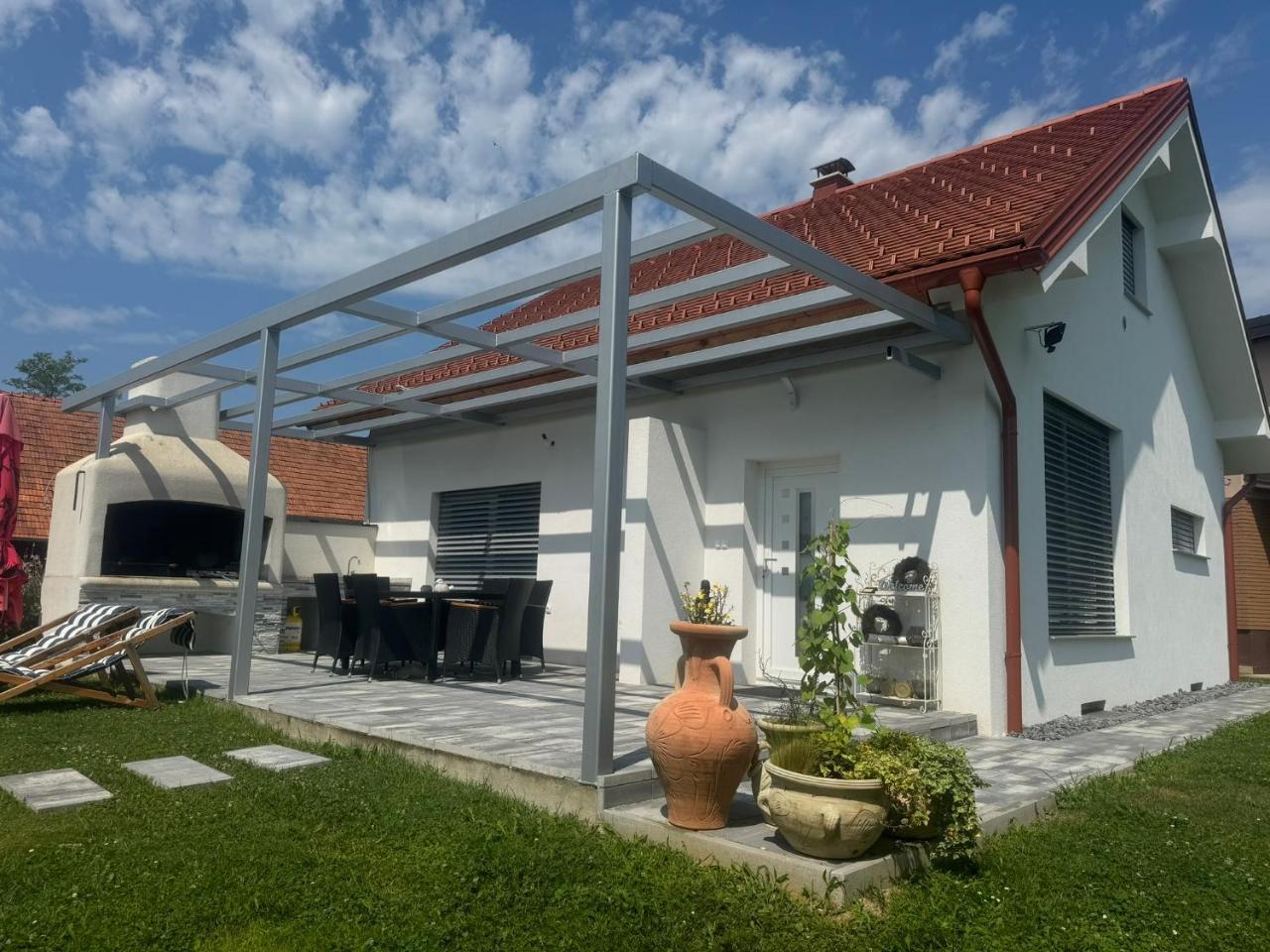 Hiška pri brajdah — 4-Star Luxury Hotel in Videm Pri Ptuju, Slovenia