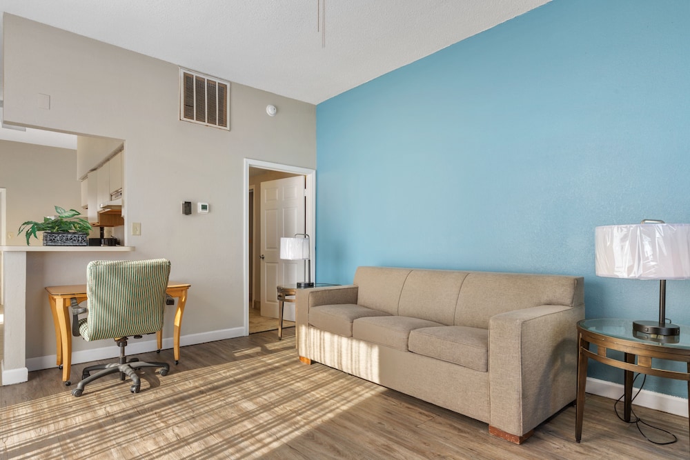 Ocean Crest Inn and Suites - photo 10