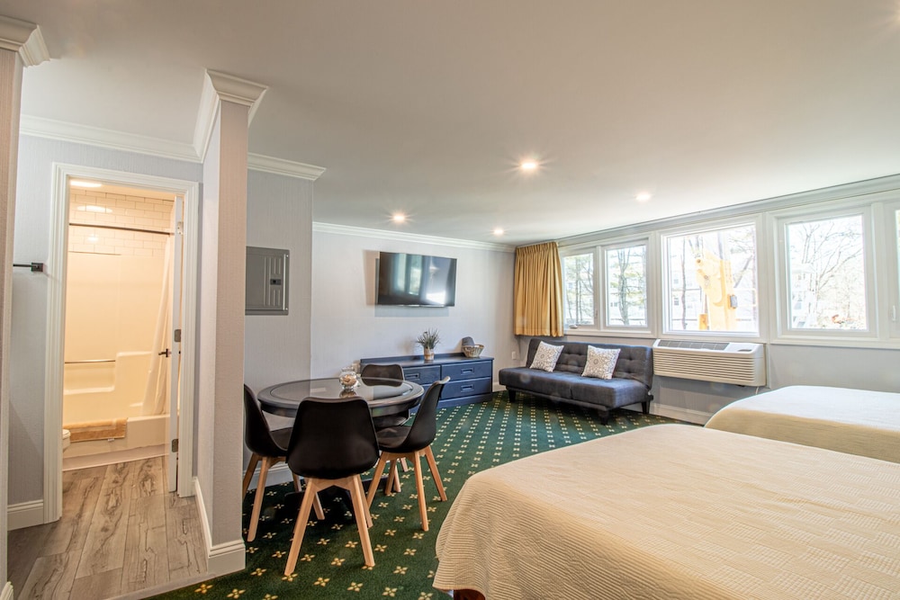 The Niantic Inn - photo 13