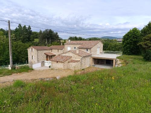 Ancienne Ferme Tranquille En Haute Ardeche in Etables-Sur-Mer, France