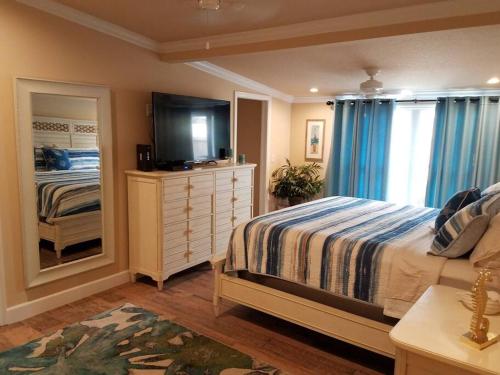 Bahamian Cottage Heated Pool Walk to the Beach — 4-Star Luxury Hotel in Cocoa Beach, United States