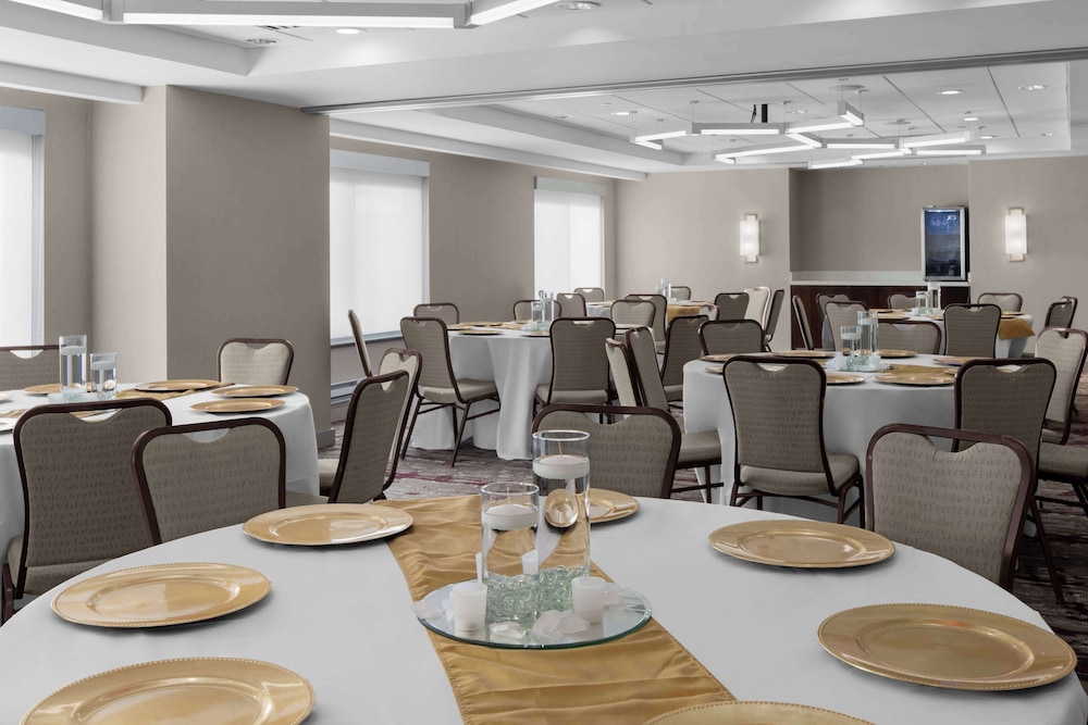 Hilton Garden Inn Bethesda Downtown - photo 51