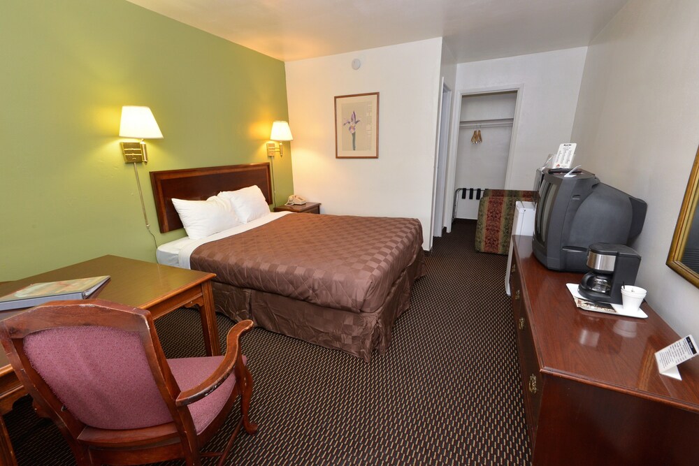 The Whiskey Inn - photo 10