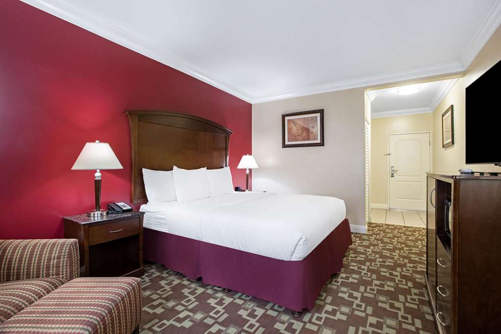 La Quinta Inn & Suites by Wyndham Moreno Valley - photo 21