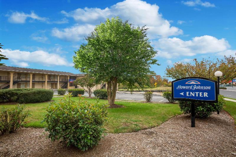 Howard Johnson by Wyndham College Park in College Park, United States
