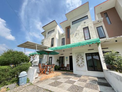 MP Villa Palmiers C8 Malang — 4-Star Luxury Hotel in Malang, Indonesia