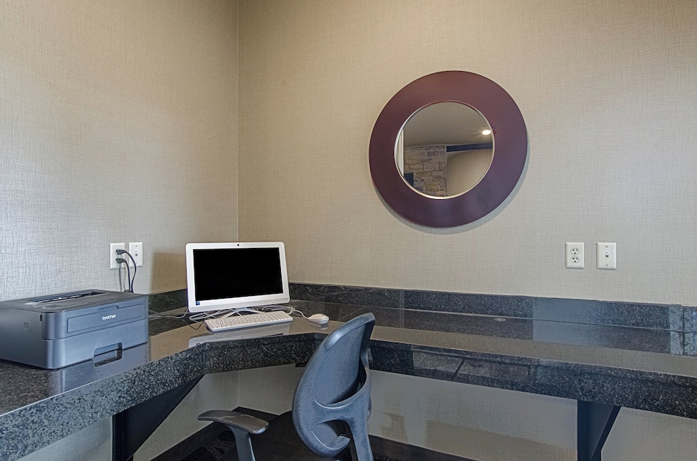 Cobblestone Inn & Suites Guernsey - photo 28