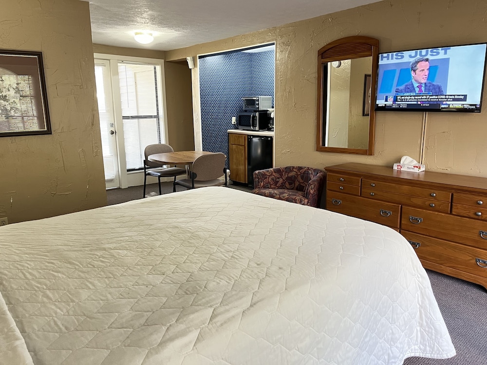Carr's Northside Motel and Cottages - photo 27
