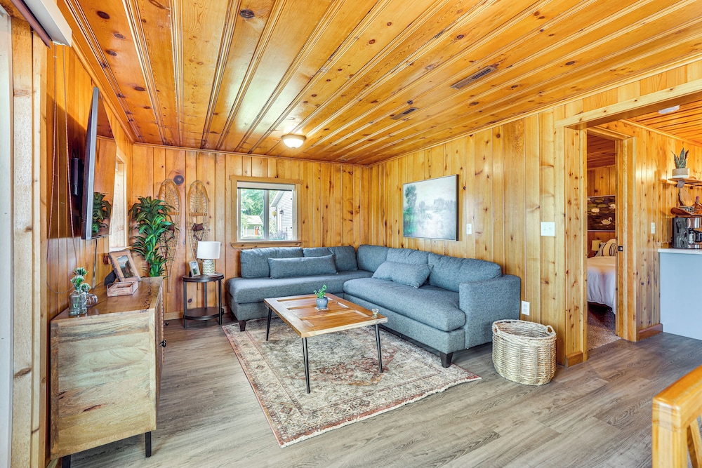 Hike Fish Unwind & Relax: Lodi Lake Escape in Lodi, United States