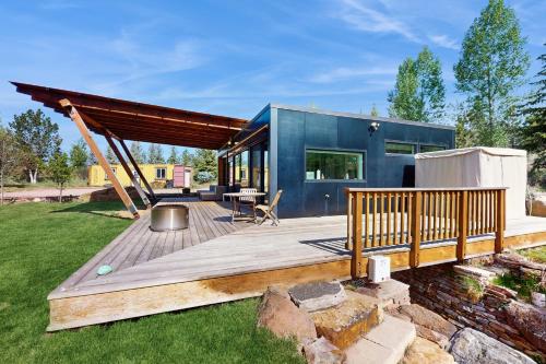Tree Farm Sanctuary - carbon neutral hotel in Basalt