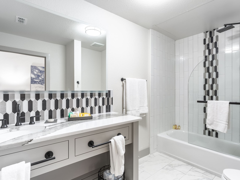 Millsap Suites by Pioneer Pocket Hotel - photo 18