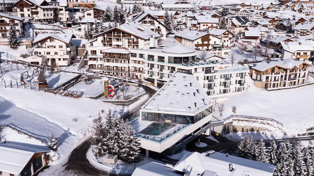 Familienhotel St.Laurentius — 4-Star Luxury Hotel in Fiss, Austria