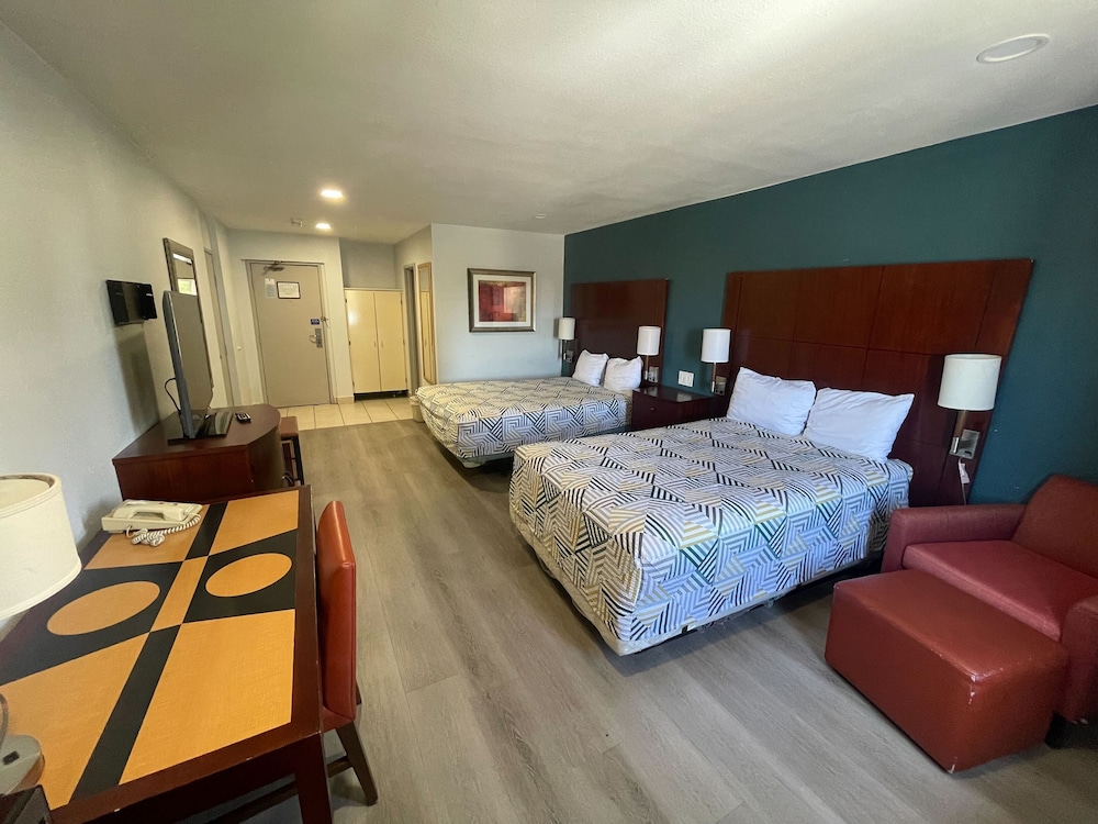 Portside Inn & Suites - photo 7