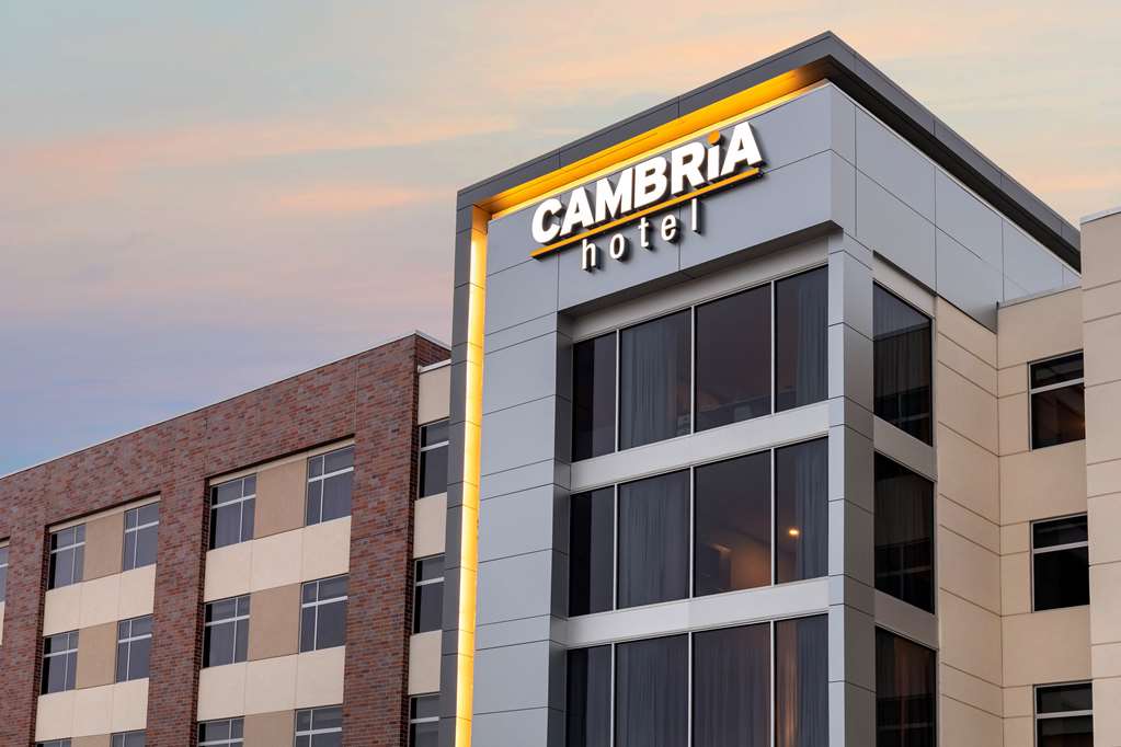 Cambria Hotel Omaha Downtown - photo 2