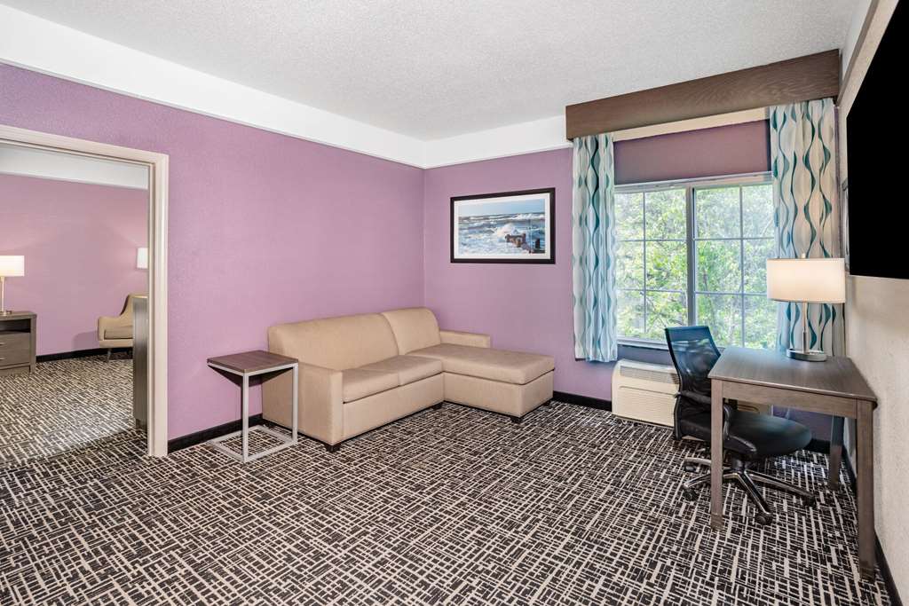 La Quinta Inn & Suites by Wyndham Norfolk - photo 15