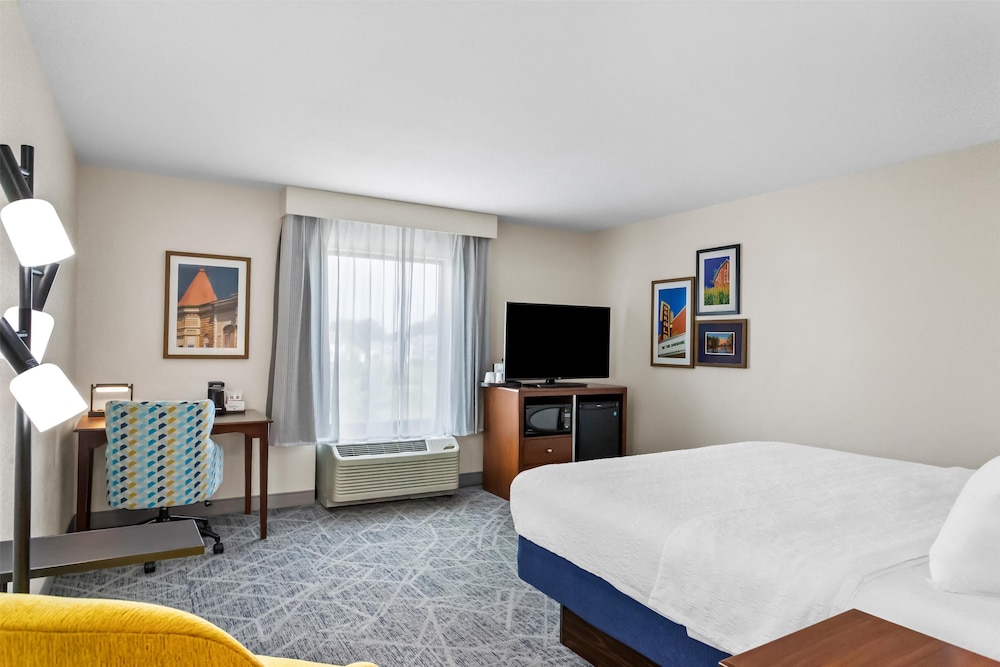 Hampton Inn DeKalb IL - photo 13
