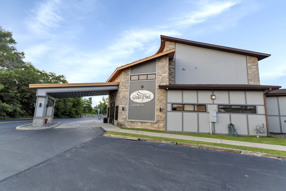 Waterbird Lakeside Inn - photo 26