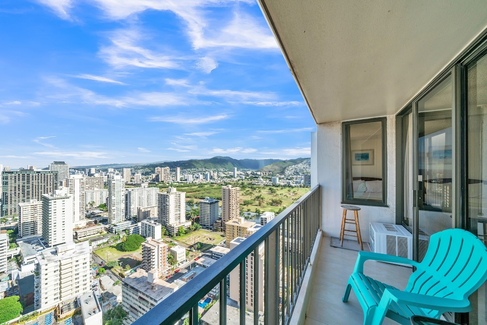 Standard Ocean View Condo 35th floor views Free parking & Wifi by Koko Resort Vacation Rentals Honolulu - photo 27