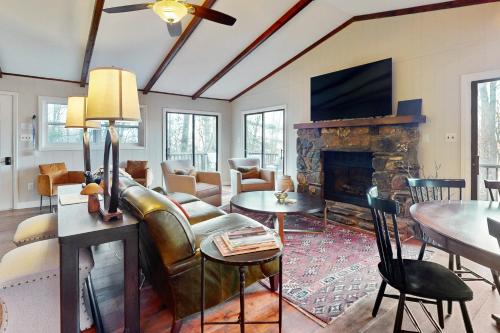 The Nunv Cabin — Brevard — photo 3