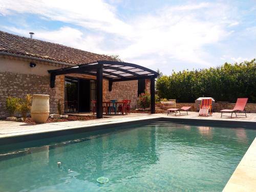 La Case Magnifique ferme rénovée au cœur de la nature Piscine privée sans vis à vis Vue dégagée Jardin Stationnements gratuits devant la propriété Belles prestations — hotel in Cazes-Mondenard