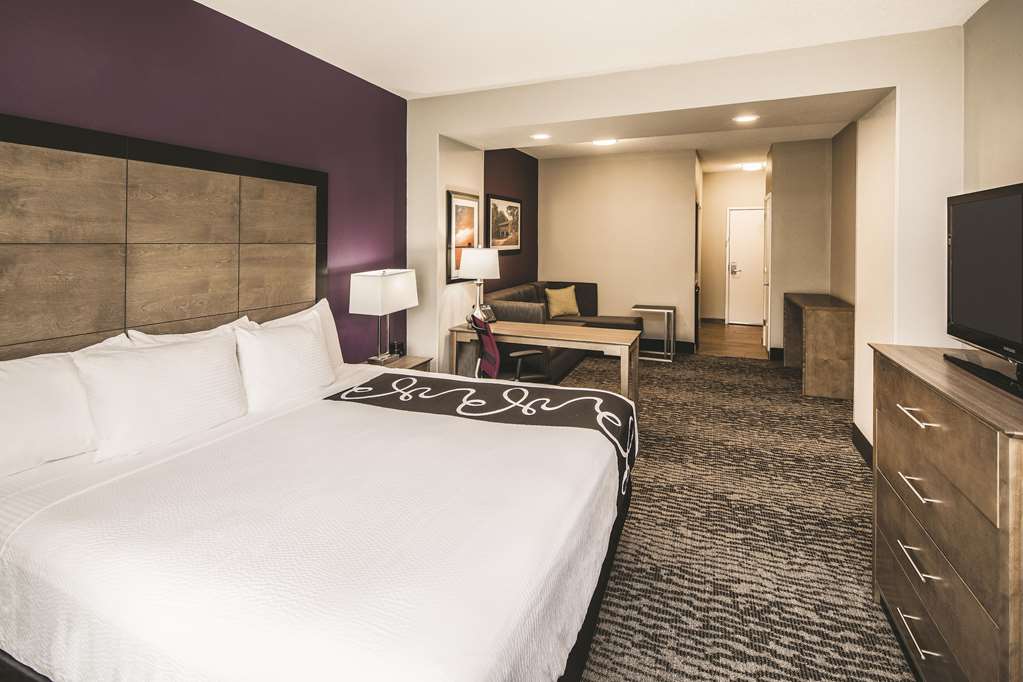 La Quinta Inn & Suites by Wyndham Milledgeville - photo 21