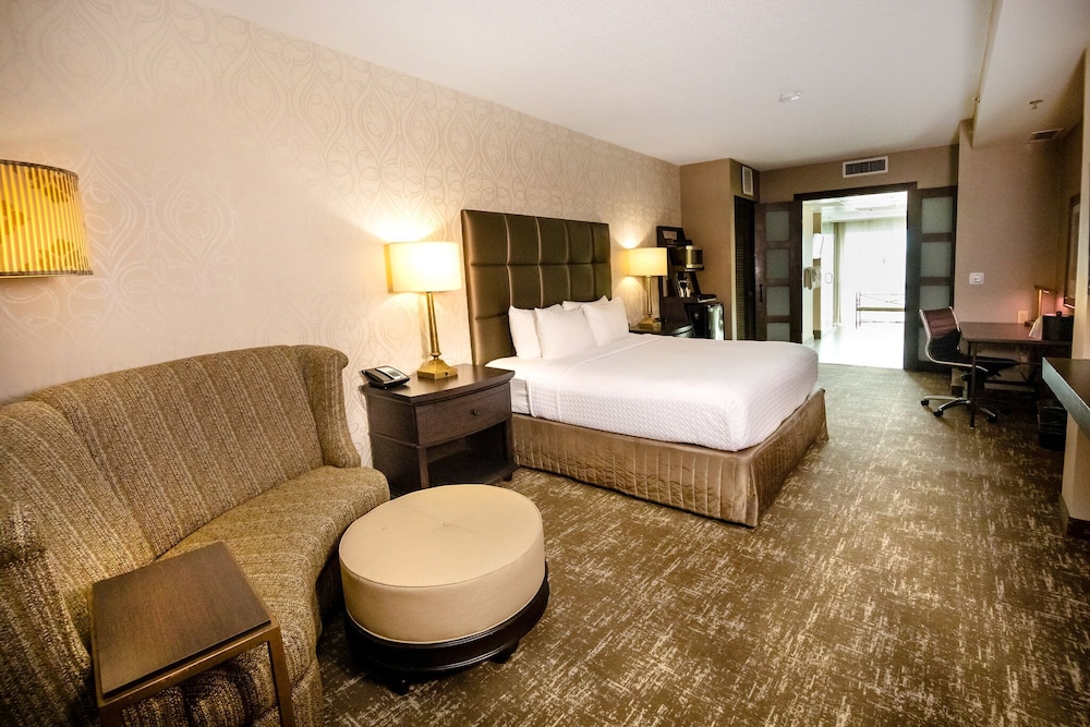 Crowne Plaza Charleston Airport Conv Ctr by IHG - photo 9